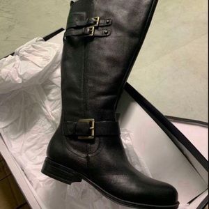 Naturalizer Jessie Wide Calf. Brand New. Never left box.